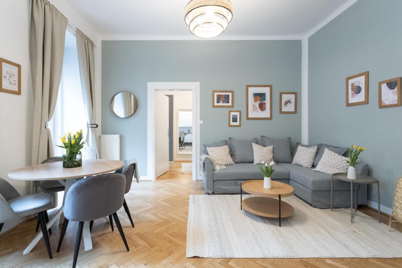 Apartment With Balcony - Trendy Neighborhood Wien
