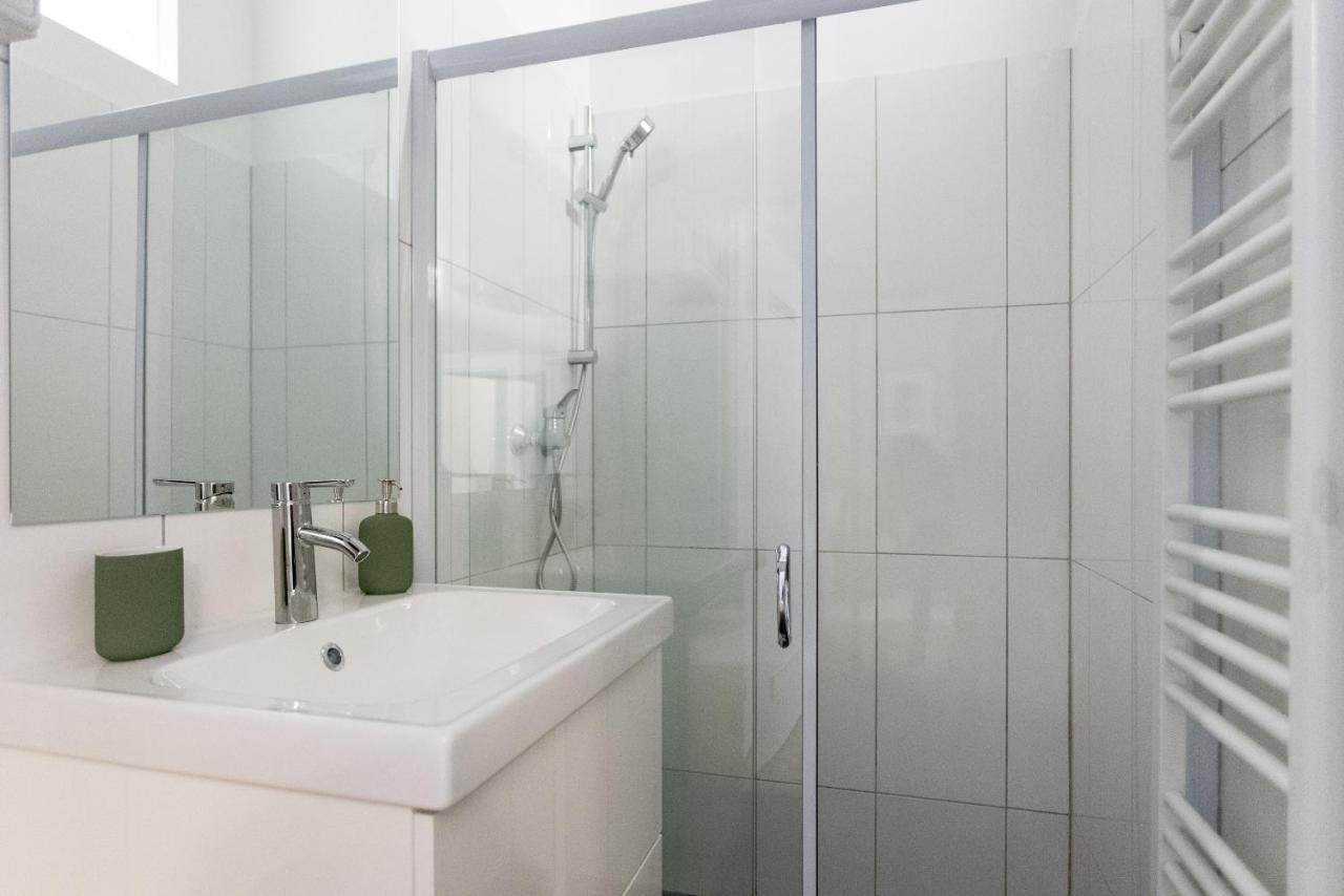 With Balcony - Trendy Neighborhood Apartment Wien